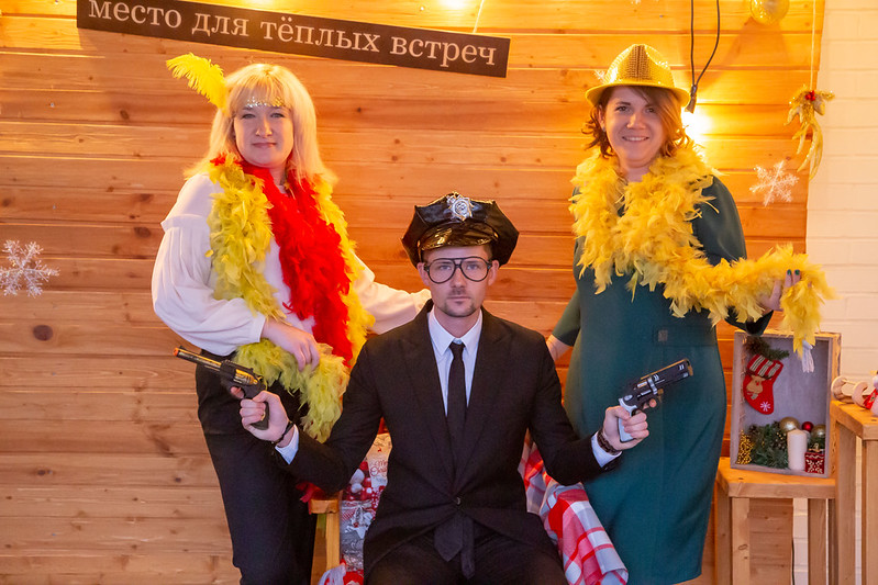 Новогоднее украшение зала для корпоратива в Ульяновске